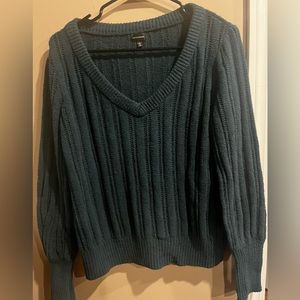 Buckle Black Brand size Large Green Sweater V Neck worn couple times